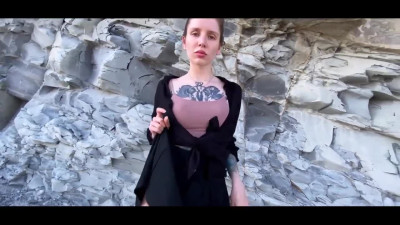 Tattooed chick goes wild masturbating her clitoris in the mounting