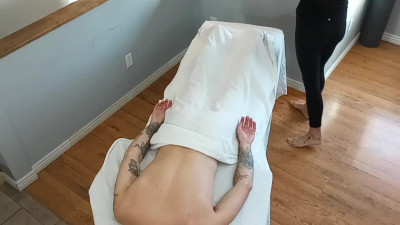 Hot masseuse in glasses gives a handjob to remember