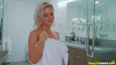 Stacked stepmom Casca Akashova is overwhelmed by muscle BBC of her son