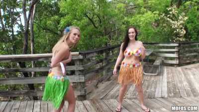Dakota James and Holly Hudson eat cum in public threesome