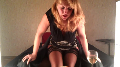 Curvy mature lady reads fairy tale and rides cock