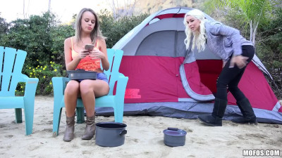 Pretty teen films outdoor porn while camping
