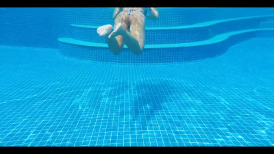 I met busty chick by the pool and nailed her in the hotel room POV