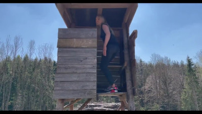Kinky shawty likes to pee at risky places