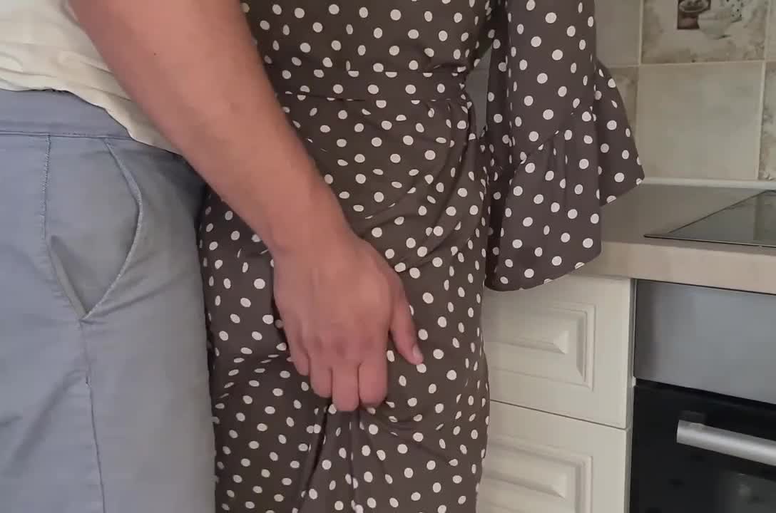 Watch Big load and standing sex in the kitchen for Russian housewife Full. Duration: 07:12 | ePornBabe.