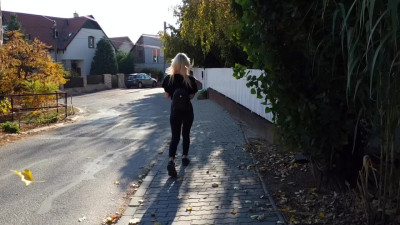 Blondie does mouth work on a mountain on a sunny day - risky public sex