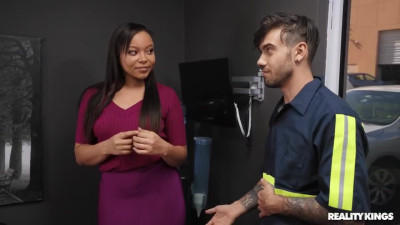Delivery guy fucks curvy Latina in the office