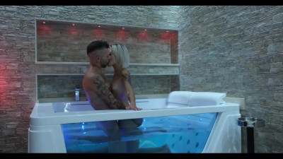 Amateur couple enjoys good Anal Sex in the bathtub. Hottie sucks like a Pro