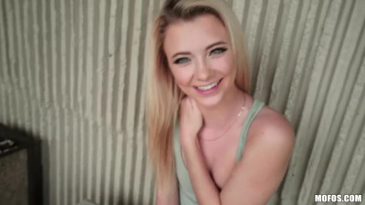 Home sex so boring for Riley Star cause she loves hard outdoor