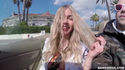 Sexy Lolly Gartner gives blowjob to the stranger outdoors and in the car