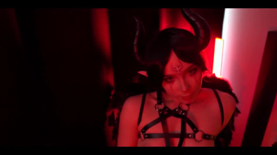Cosplay: Succubus fucks with muscular man and begs to cum in her pussy