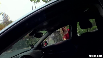 Pretty babe fucks with taxi driver in the woods - Mofos
