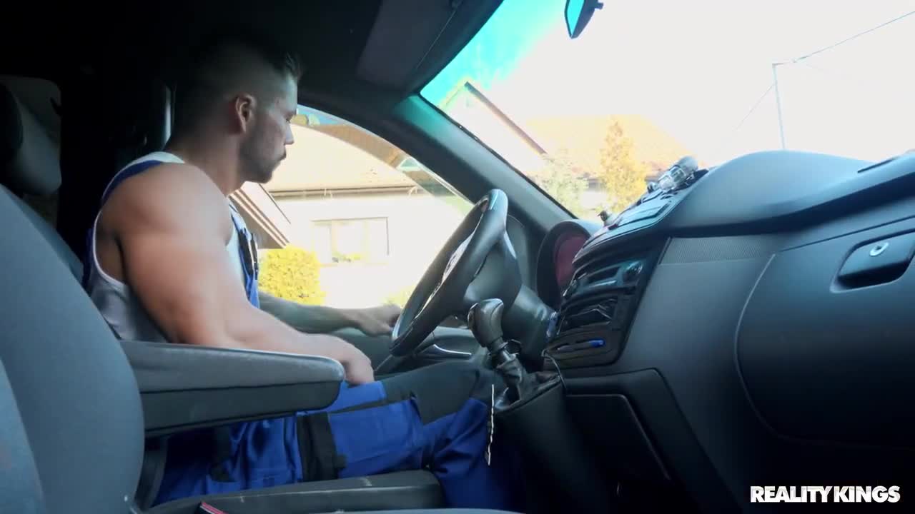 Watch Brunette Milf with big naturals begs plumber to check her hole Full. Duration: 07:01 | ePornBabe.
