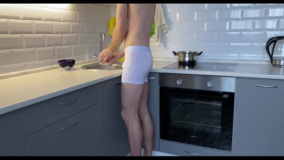 Chubby amateur enjoys quick kitchen fuck