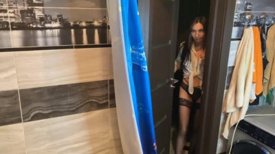 Couple having Sex in the bathtub, babe in stockings sucks like a Pro