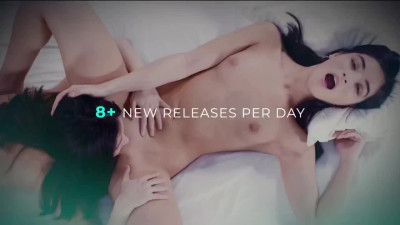 Horny masseuse opens a lesbian world to a new client