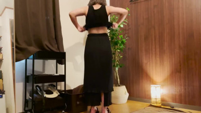 Japanese lady prefers sensual massage before Pussy-Fingering