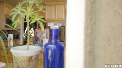 Hungry for cock babe fucks right in the kitchen