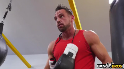Busty sport milf Nicole Aniston hooks up with a muscle gym instructor