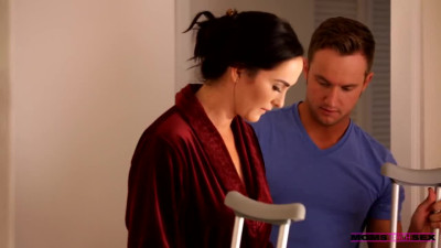 Injured MILF invites stepdaughter to share big cock in 3some