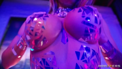 Juicy MILF stripper Kissa Sins gets her Big Booty smashed with Dong