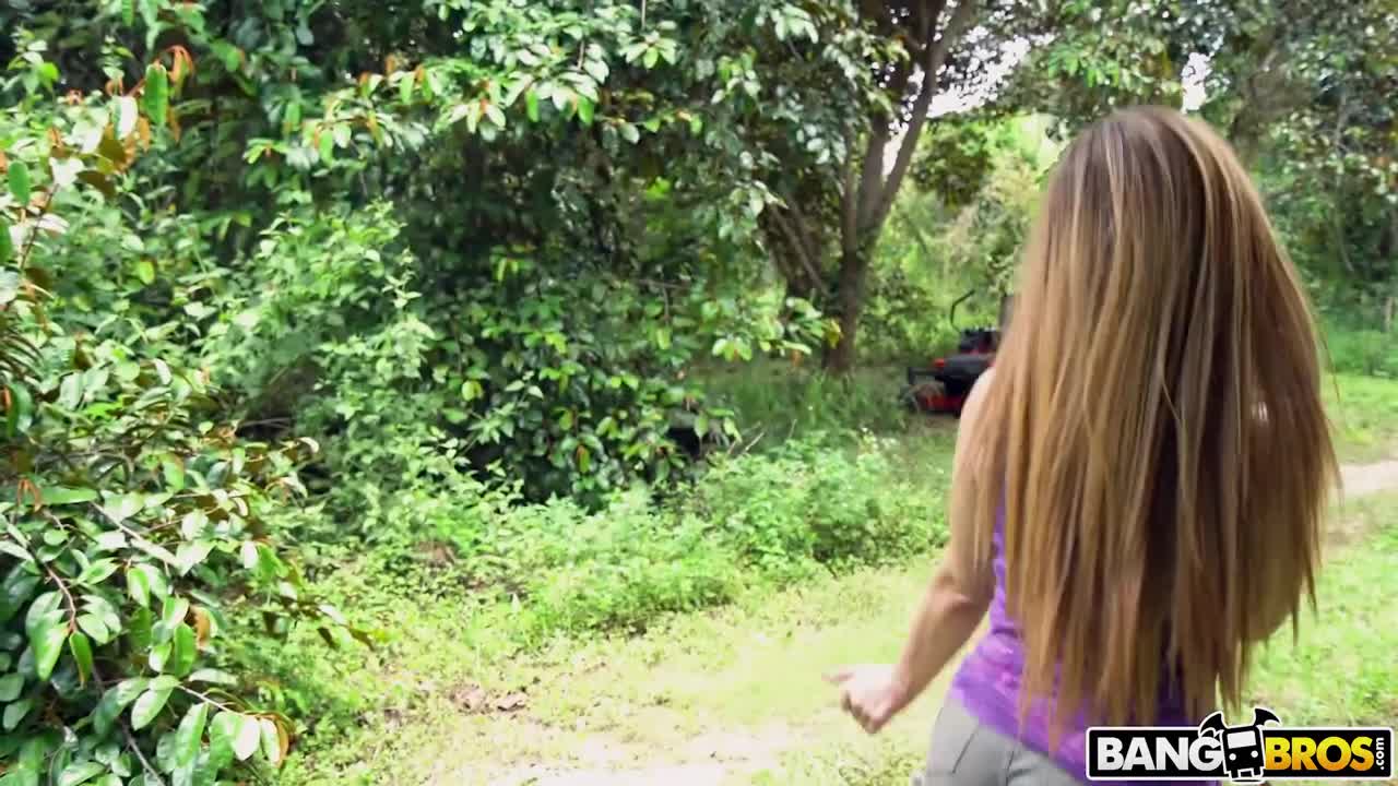 Watch Lightskin ebony loves to suck Gardener's BBC! Black Fella smashed her Outdoor Full. Duration: 04:58 | ePornBabe.
