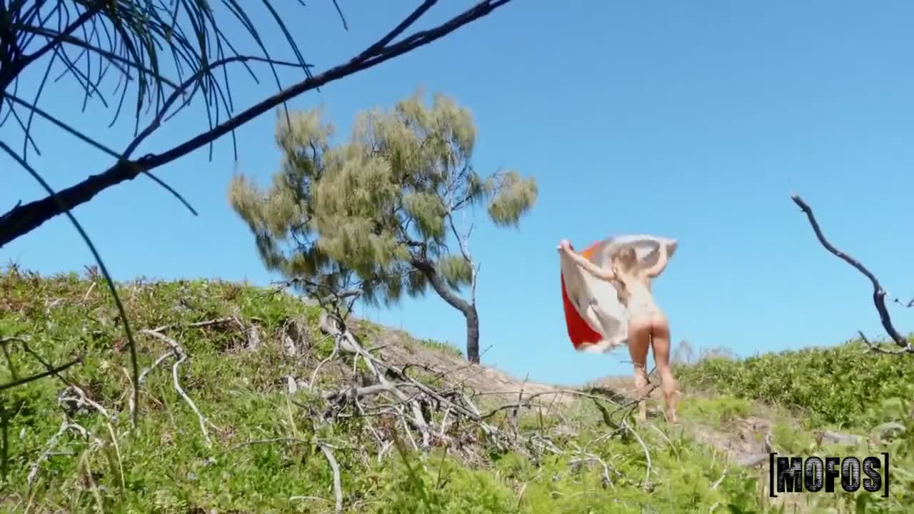 Watch Well-shaped Scarlet Chase has sex with stranger on the beach Full. Duration: 08:00 | ePornBabe.