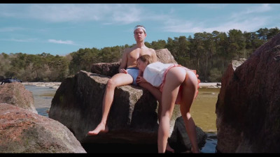 Outdoor amateur fuck in the public beach