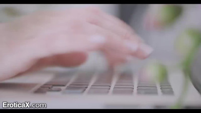 Pale redhead squirts after passionate sex scene