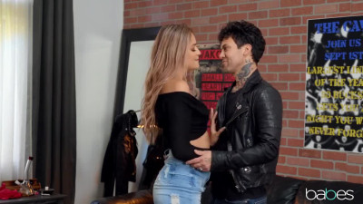 Horny blonde Gizelle Blanco has a passionate sex with her tattooed musician