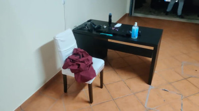 Chubby barber knows how to treat her male clients