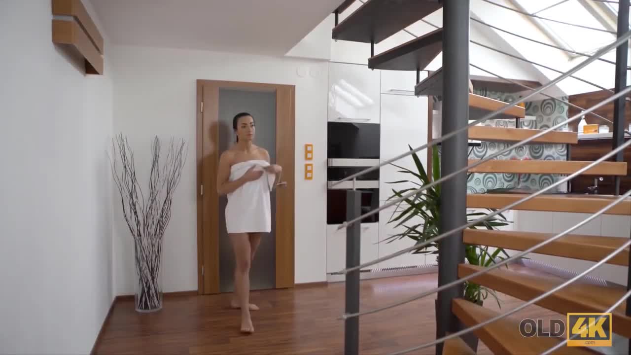 Watch Sugardaddy loves when his brunette does facesitting Full. Duration: 09:03 | ePornBabe.
