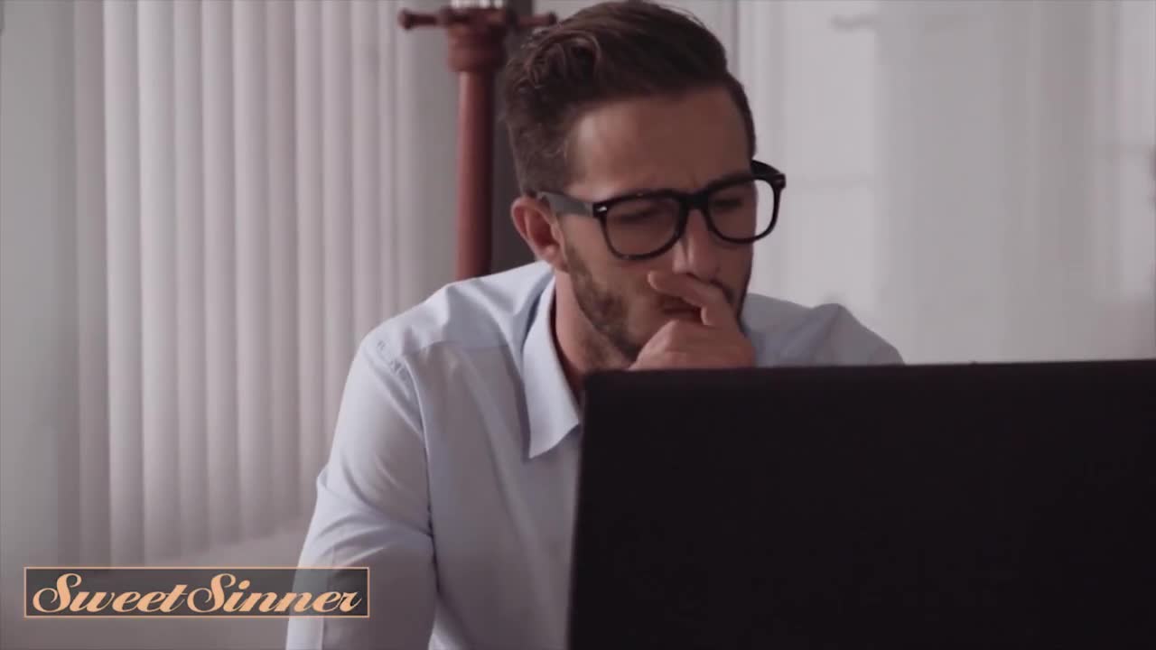 Watch Juicy MILF Lisey Sweet seduced her buddy and jumped on his Dickie Full. Duration: 10:01 | ePornBabe.