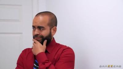 Boss' wife is fucking with top manager on the desk