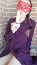 Young hoe fucks pussy with dildo