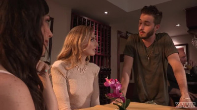 Restroom sex for Smoking-Hot blondie Alexa Grace