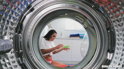 A boyfriend gotta be punished for doing the laundry in the wrong way