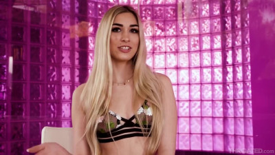 Blonde cock-lover Delilah Day deepthroats Big D in POV
