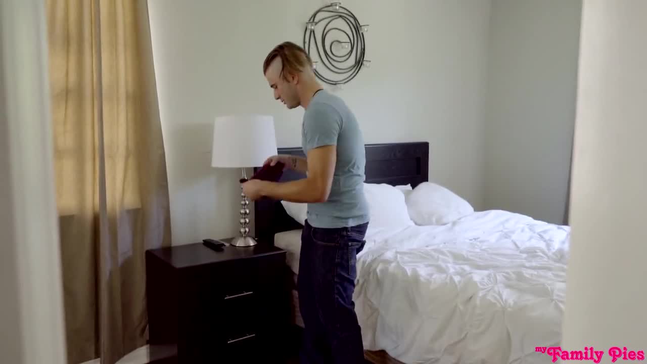 Watch Stepsister caught brother sniffing her panties and jerking off Full. Duration: 06:56 | ePornBabe.