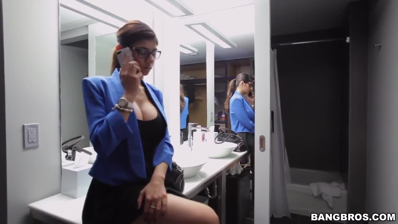Watch Curvy Mia Khalifa dick down her client during apartment showing Full. Duration: 04:58 | ePornBabe.