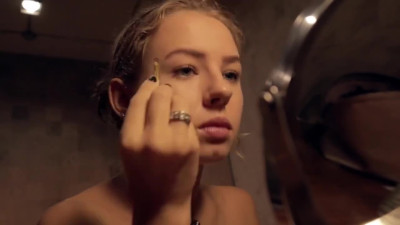 Young lass sucks cock after shower