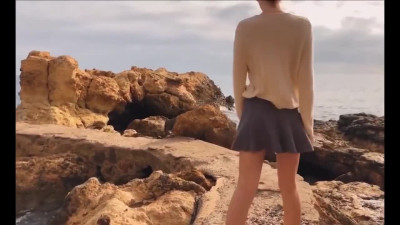 Amateur teen gives Headjob before quick doggy-style sex Outdoor
