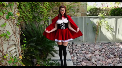 Amber Hahn cosplays little red riding hood and enjoys a dildo
