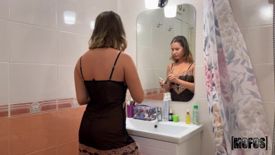 Hot solo fuck in the bathroom