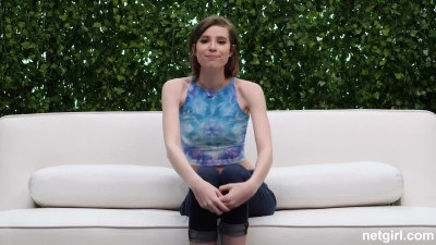 Shy teen sucks throbbing cock during her 1st Couch-Casting