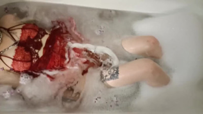 Solo girl with Juicy ass plays with her Cucci in hot bath