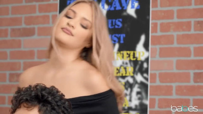 Quick fuck for nasty blonde in fishnet pantyhose - Babes