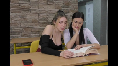 Threesome in the school of lesbian pleasure
