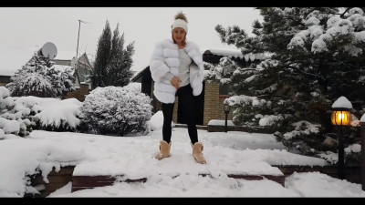Facial cumshot in the snow outdoors