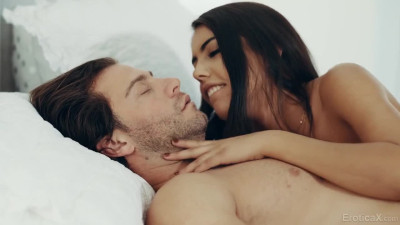Rachel Rivers sucks pirate's dick